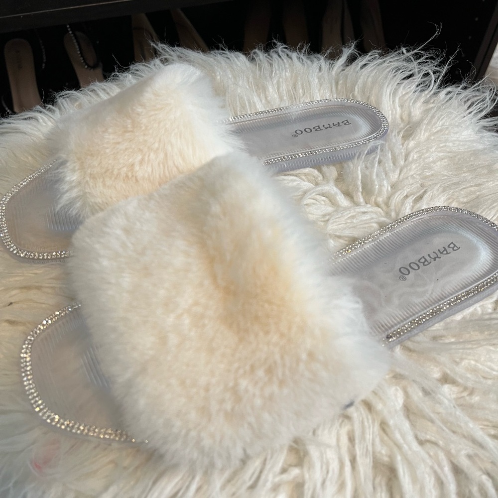 White fur slides